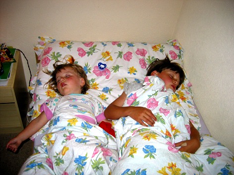 Nach einer langen Wanderung von über 4 Stunden sind die Kinder erschöpft ins Bett gegangen.